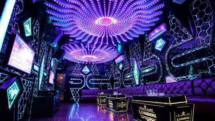 Quán karaoke phải dừng hoạt động từ 0h ngày 1/8.
