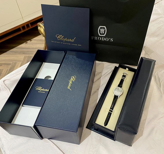 Hằng Túi gây 'choáng' khi tậu đồng hồ tiền tỷ dù đang tự cách ly tại nhà Ảnh 5