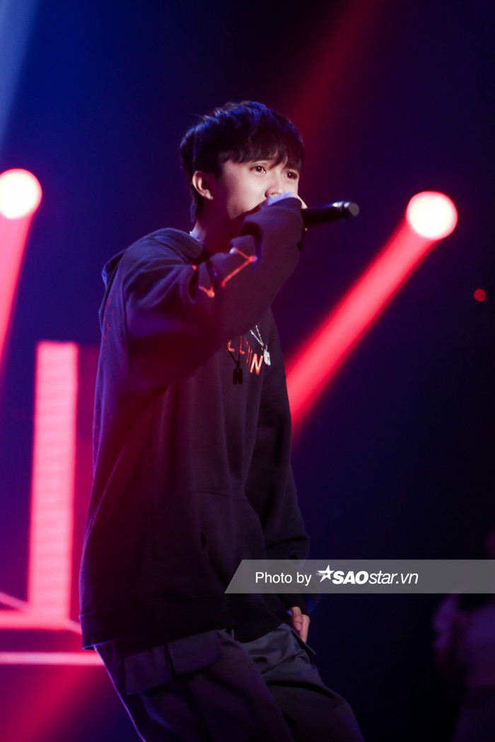 Hot boy Nhật Hoàng bắn Rap hay điên đảo 'đốn tim' 4 HLV King Of Rap, LK xin 'Add Facebook anh ngay' Ảnh 5