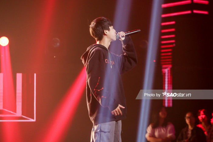 Hot boy Nhật Hoàng bắn Rap hay điên đảo 'đốn tim' 4 HLV King Of Rap, LK xin 'Add Facebook anh ngay' Ảnh 6