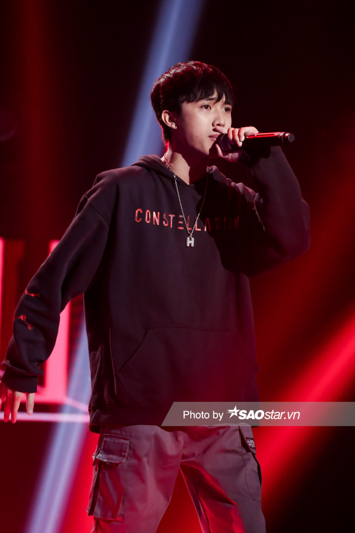 Hot boy Nhật Hoàng bắn Rap hay điên đảo 'đốn tim' 4 HLV King Of Rap, LK xin 'Add Facebook anh ngay' Ảnh 7
