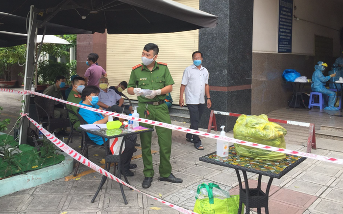 TP.HCM: Block 15 tầng chung cư Thái An có ca nghi mắc COVID-19, người dân đang cách ly, lấy mẫu xét nghiệm Ảnh 2
