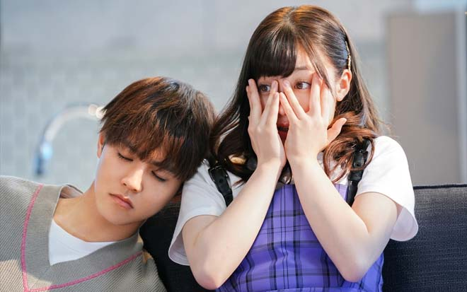 'Hãy đến hôn em vào lúc nửa đêm': Chuyện ngôn tình ngọt sâu răng của chàng mỹ nam idol và nàng fan girl 'bánh bèo' Ảnh 2