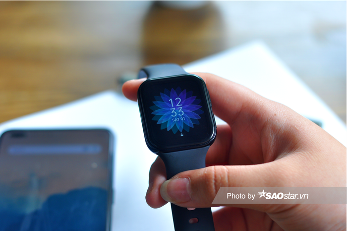 Không quên kính cường lực và khả năng chống nước, OPPO Watch mang lại cho người dùng cảm giác chắc chắn khi đeo