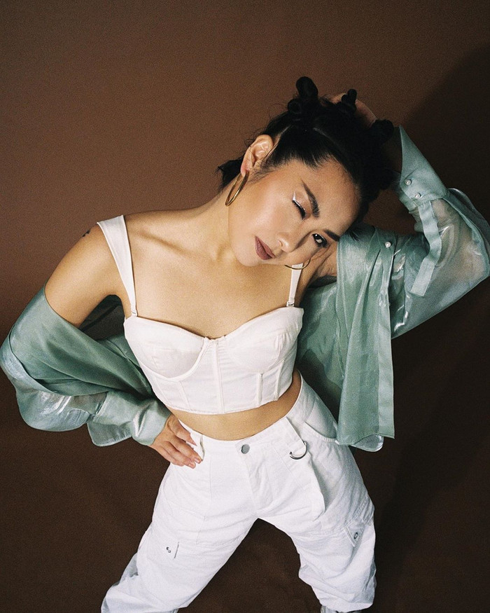 Tuimi không bó buộc theo 1 phong cách nhất định mà thường mix đa dạng các loại trang phục với nhau 