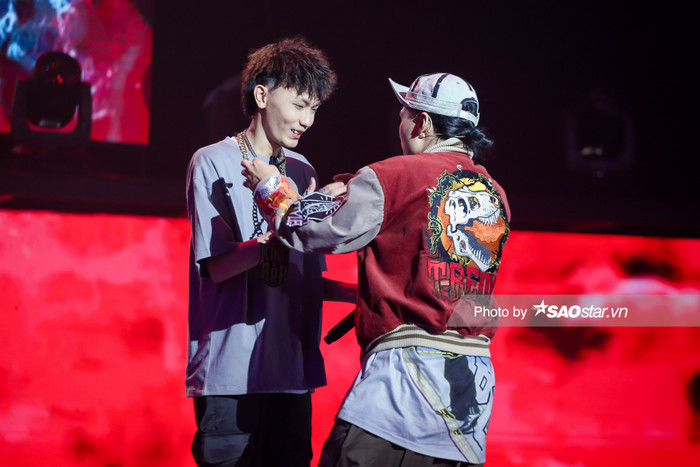 MC Wiz 'thiêu đốt' sân khấu King Of Rap với bài thi 'siêu xịn', giành dây chuyền quyền năng đầy thuyết phục Ảnh 12