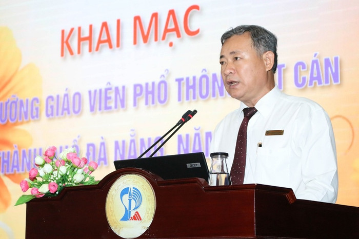 PGS TS Lưu Trang trong Hội thảo bồi dưỡng giáo viên phổ thông cốt cán của thành phố Đà Nẵng, tháng 10/2019. Ảnh: MOET
