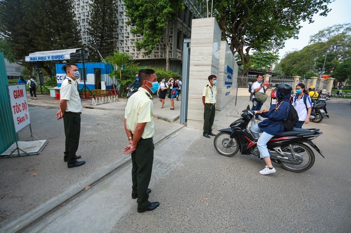 Nhiều trường Đại học ở TP.HCM cho phép sinh viên hoãn thi nếu đến từ Đà Nẵng Ảnh 6