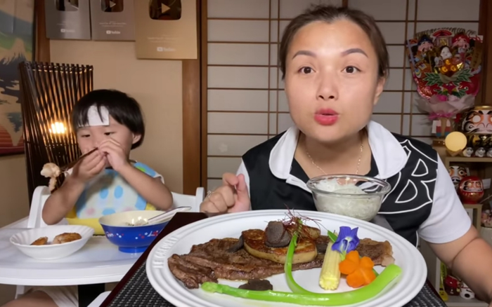 Gần hai năm miệt mài 'chào cô chú', bé Sa lần đầu thắc mắc: 'Cô chú ở đâu?' Ảnh 2