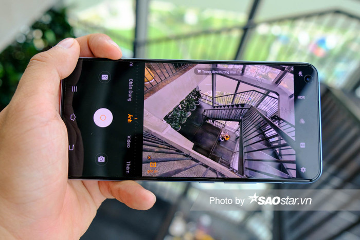 Giao diện camera của máy cho trải nghiệm chụp nhanh, với nhiều chế độ khác nhau, đáng chú ý là chế độ chụp đêm đang được quan tâm trong thời gian qua.