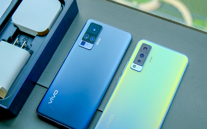 Trên tay vivo X50 và X50 Pro: Ngoại hình chắc chắn cầm thích tay, cụm camera nổi bật Ảnh 2