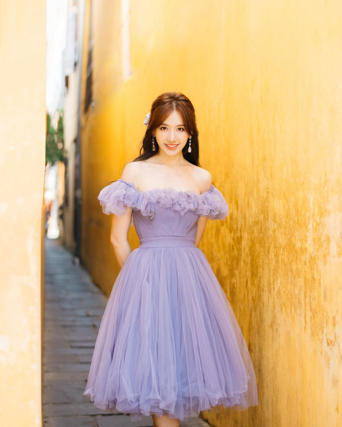 Hari Won cho biết trong 1 năm đầu kết hôn, cô không hề đụng tới bất kì đồng nào của chồng