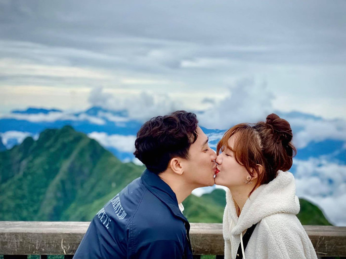 Nhìn vậy thôi chứ yêu thương nhau thắm thiết lắm. 