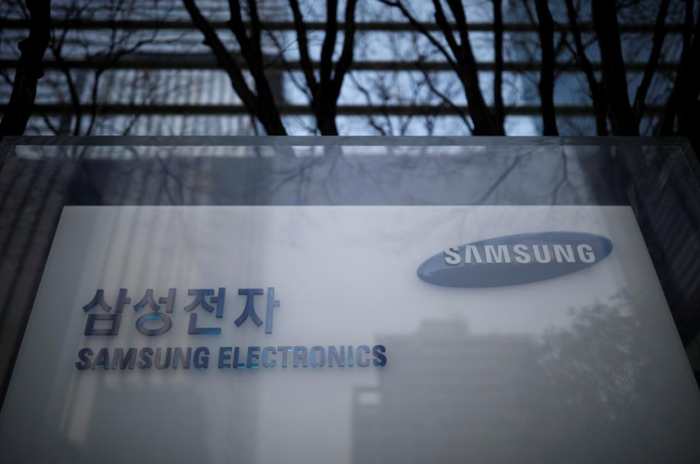 Logo Samsung ở trụ sở chính công ty tại Seoul, Hàn Quốc. Ảnh: Reuters