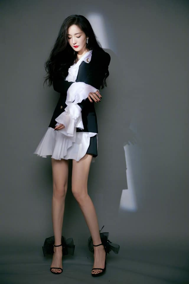 Dương Mịch lạnh lùng trong buổi họp báo chiêu thương của Tencent ngày 2/8: Ra dáng luật sư tinh anh Ảnh 3