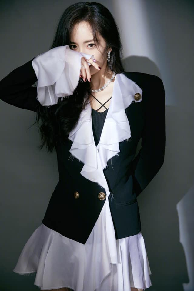 Dương Mịch lạnh lùng trong buổi họp báo chiêu thương của Tencent ngày 2/8: Ra dáng luật sư tinh anh Ảnh 6