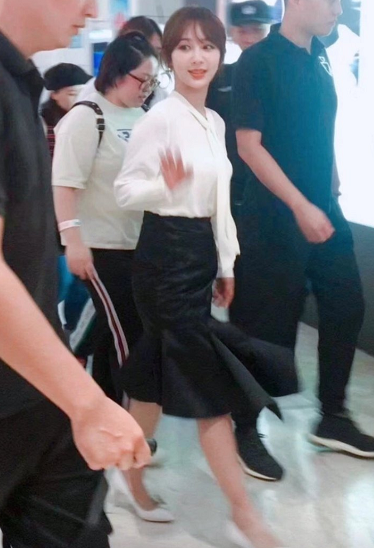 Bị chê béo, Dương Tử khoe chân để chứng minh mình vẫn thon gọn, không tăng cân Ảnh 6