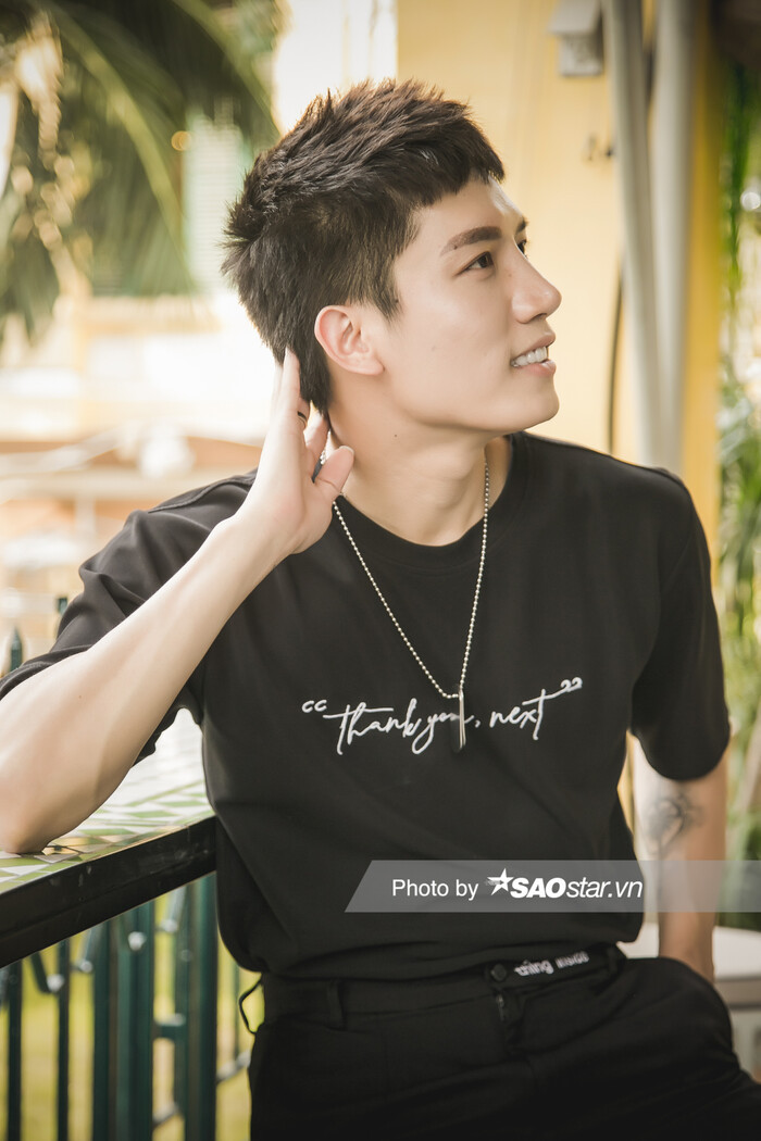 Nam ca sĩ cũng không ngại nhắc đến sự ủng hộ từ Đông Nhi - Ông Cao Thắng cho MV Nếu ta không may trong suốt quá trình thực hiện dự án.