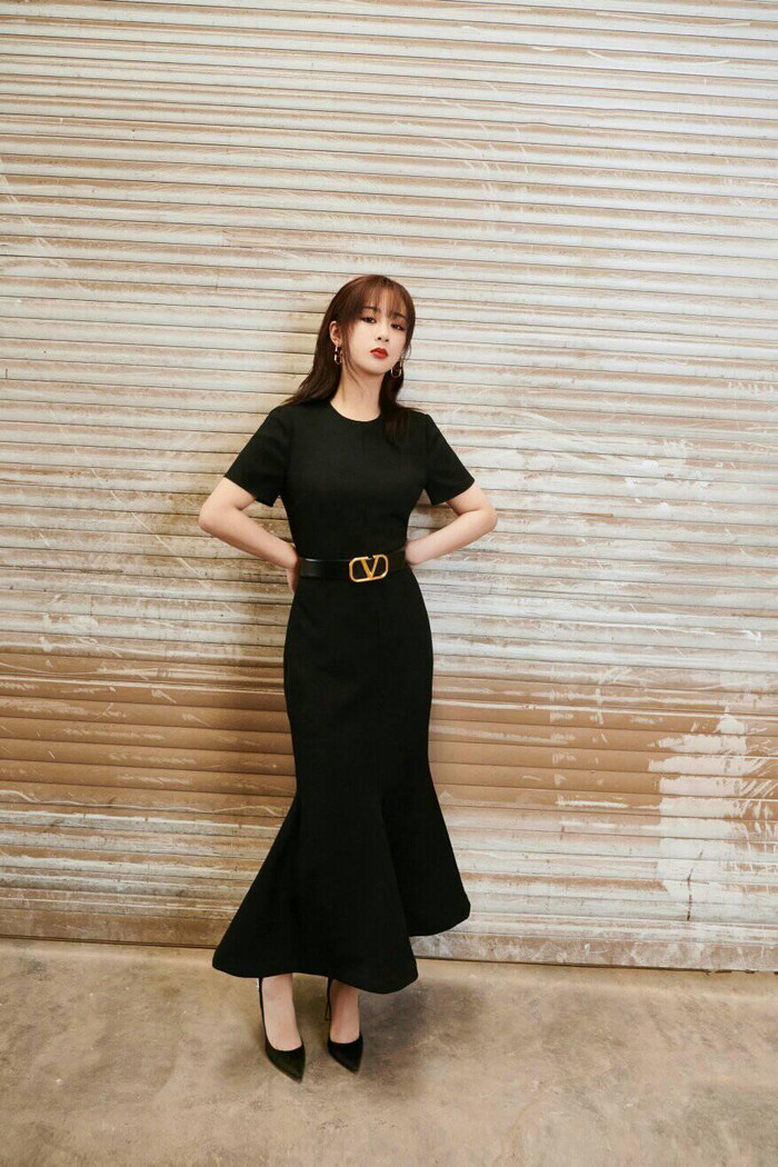Dương Tử diện trang phục hàng hiệu trong buổi chiêu thương của Tencent vẫn bị chê kém sang, là do stylist hay khí chất chỉ có vậy? Ảnh 2