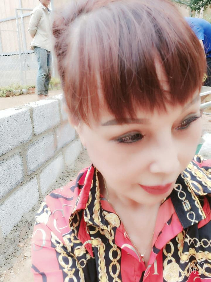 Tự tin livestream nấu ăn cùng chồng trẻ, 'cô dâu 62 tuổi' lộ gương mặt vẫn còn méo xệch sau phẫu thuật thẩm mỹ Ảnh 5