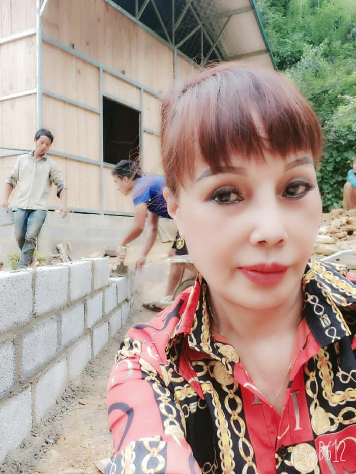 Tự tin livestream nấu ăn cùng chồng trẻ, 'cô dâu 62 tuổi' lộ gương mặt vẫn còn méo xệch sau phẫu thuật thẩm mỹ Ảnh 6