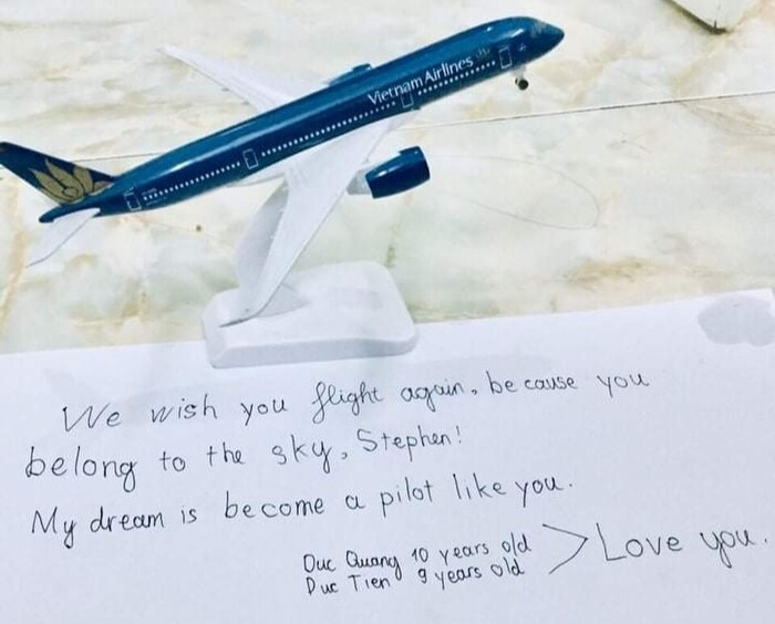 Bức thư của hai bạn nhỏ gửi bệnh nhân 91 trong ngày người này quay trở về quê nhà đã lay động cộng đồng mạng