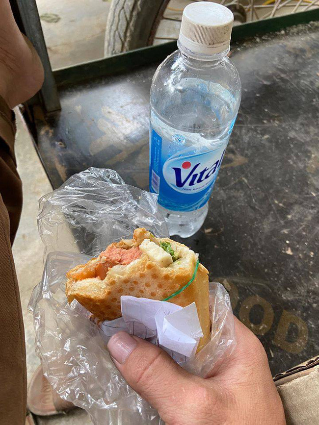 Tích góp được 1 triệu 'quỹ đen' nhờ ăn bánh mì cả tháng, anh chồng không ngờ bị vợ tịch thu và 'câm nín' khi phát hiện nguyên do Ảnh 4