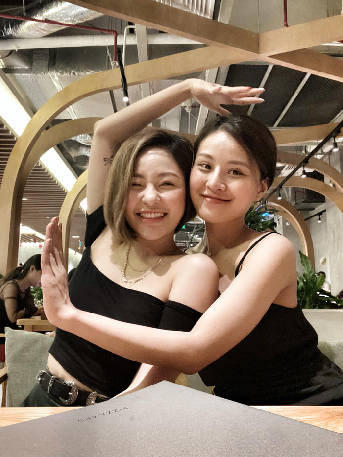 Được biết, trong thời gian Trâm Anh vướng scandal, chính Đỗ Yến là người ở bên và cổ vũ tinh thần em gái.