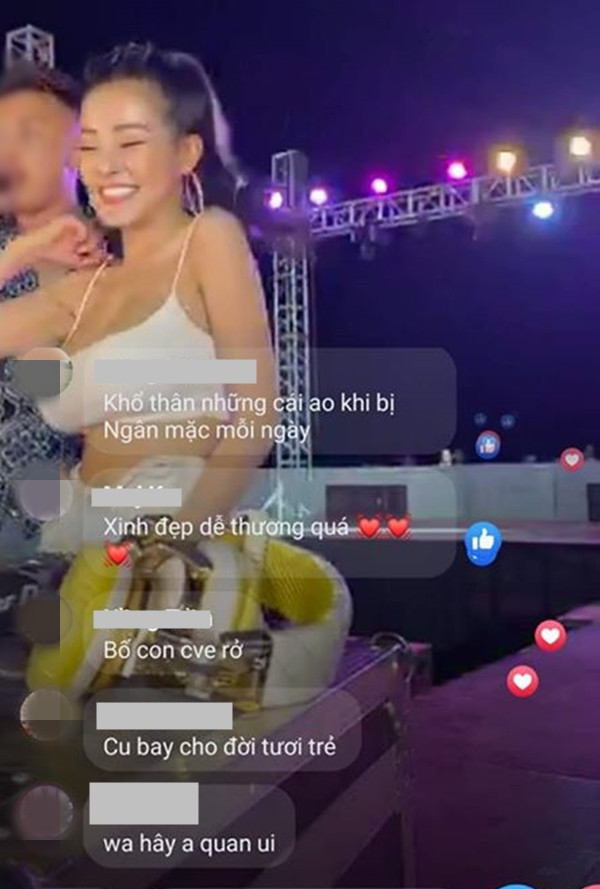 Có vẻ ý thức được sự 'tuột dốc không phanh' của trang phục, nữ DJ đã nhanh chóng chín chu lại áo để cộng đồng mạng không có nhiều cơ hội để bàn luận sâu sa. 