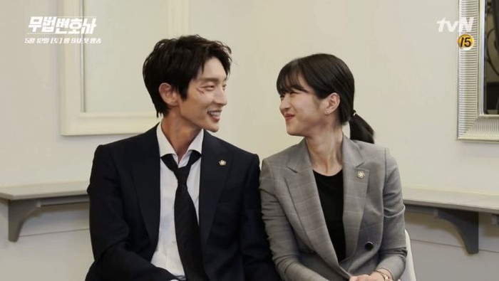 Điểm danh dàn trai đẹp qua tay Seo Ye Ji: G - Dragon suýt cướp nụ hôn đầu của nàng, Kim Soo Hyun và Park Seo Joon đều lọt vào mắt xanh của nhà gái Ảnh 16