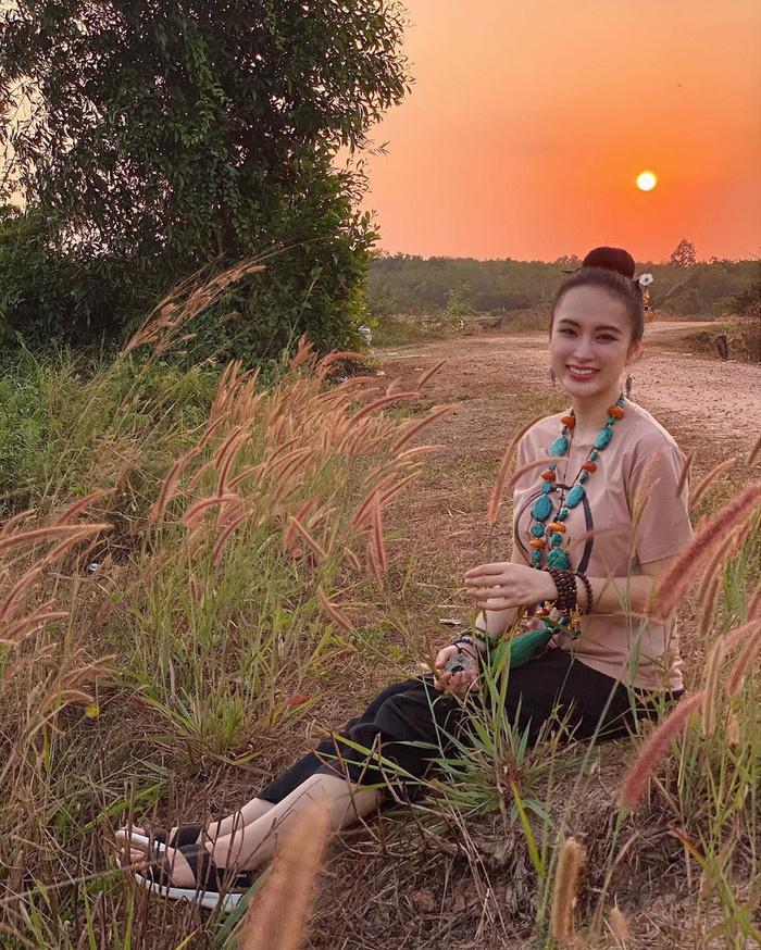 Không còn phủ sóng khắp mặt báo showbiz, cuộc sống của Angela Phương Trinh thanh nhàn đến lạ! Ảnh 12