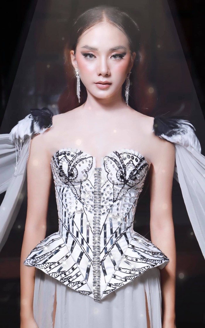 Tại cuộc thi Miss World Vietnam 2019, Bích Thùy còn may mắn có tên trong danh sách Top 5 Người đẹp nhân ái. Rất nhiều khán giả đặc cược, cô gái đến từ đại ngàn Trường Sơn sẽ có nhiều cơ hội tỏa sáng tại Hoa hậu Việt Nam 2020.