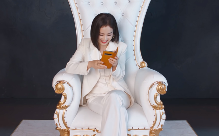 Ốp lưng điện thoại của Kim Tae Hee gây bão cộng đồng mạng vì lý do bất ngờ Ảnh 2