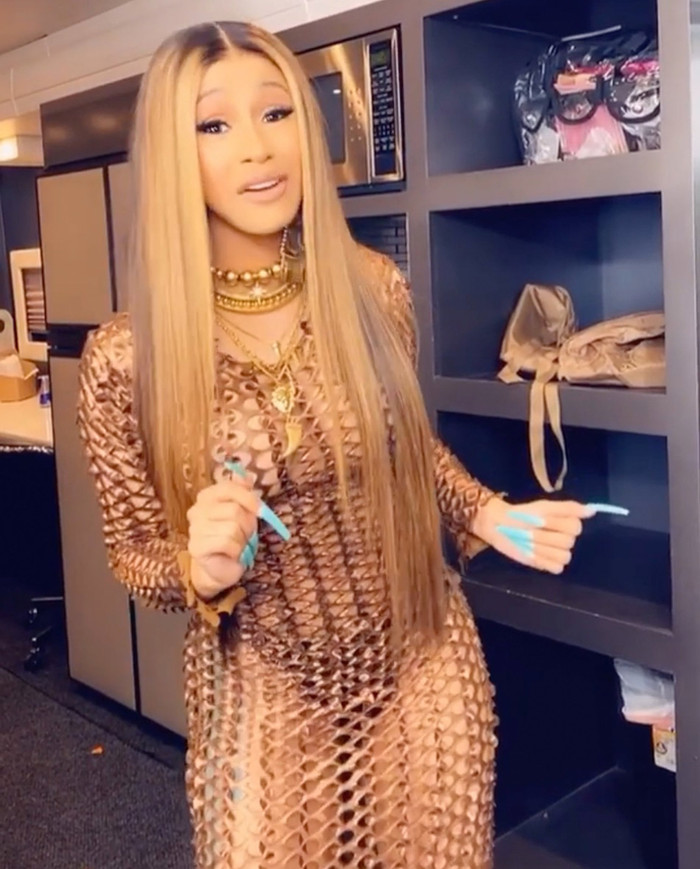 Thông báo sắp có tin nóng nhưng body Cardi B còn khiến fan 'nóng' hơn cả thông tin Ảnh 8