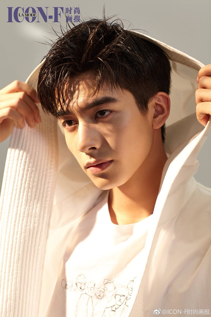 Chuyên gia bình chọn 55 sao nam châu Á có gương mặt thời trang đẹp nhất: V (BTS) và Tiêu Chiến đứng đầu! Ảnh 46