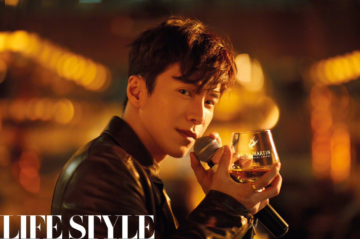 Chuyên gia bình chọn 55 sao nam châu Á có gương mặt thời trang đẹp nhất: V (BTS) và Tiêu Chiến đứng đầu! Ảnh 16