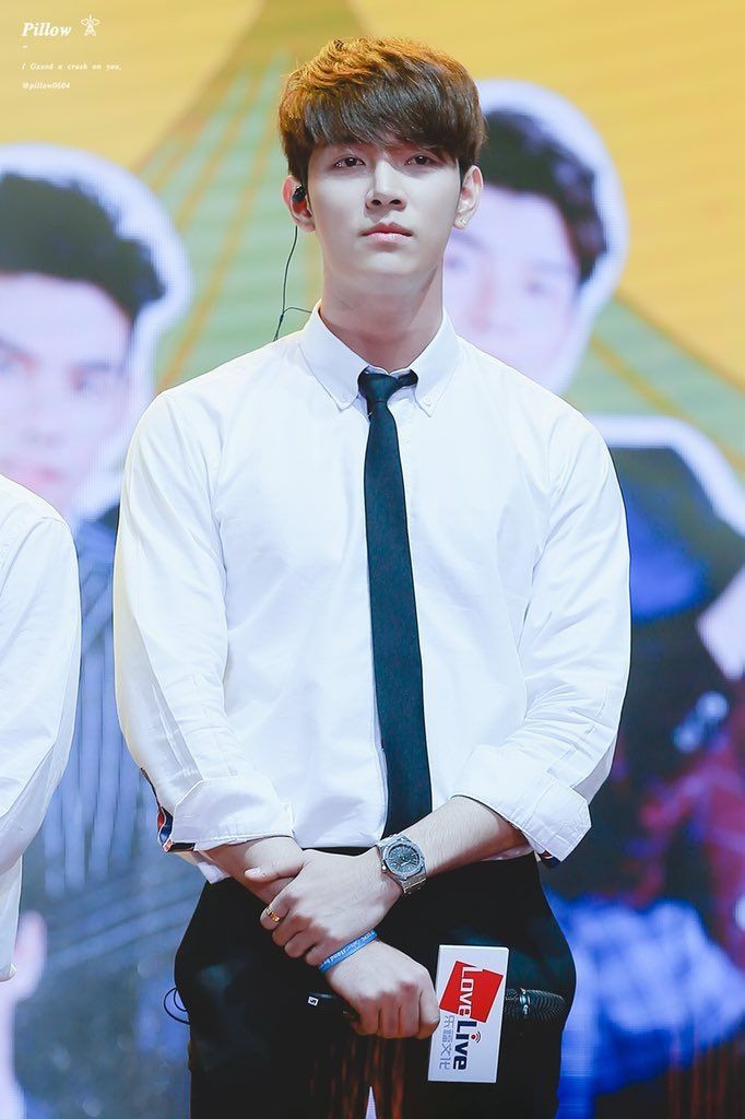 Chuyên gia bình chọn 55 sao nam châu Á có gương mặt thời trang đẹp nhất: V (BTS) và Tiêu Chiến đứng đầu! Ảnh 53