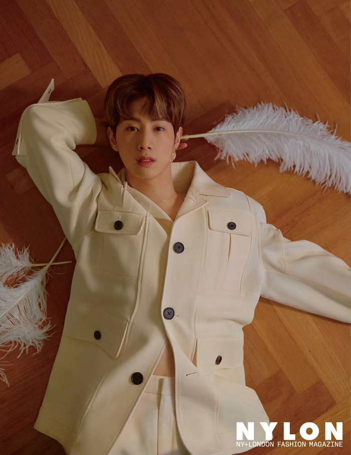 Chuyên gia bình chọn 55 sao nam châu Á có gương mặt thời trang đẹp nhất: V (BTS) và Tiêu Chiến đứng đầu! Ảnh 36