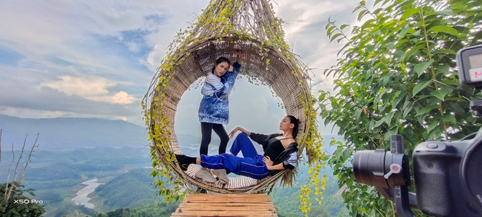 Võ Hoàng Yến chứng tỏ đẳng cấp 'chị đại' khi liên tục 'áp đảo' team Hòa Minzy tại 'Đại chiến săn ảnh' Ảnh 6