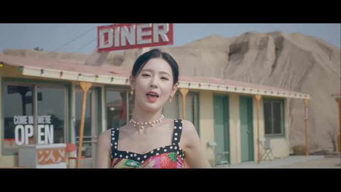 Xem ngay MV 'nóng bỏng tay' DUMDi DUMDi của (G)I-DLE, concept của nhóm nhạc 'tắc kè hoa' chưa bao giờ gây thất vọng Ảnh 7