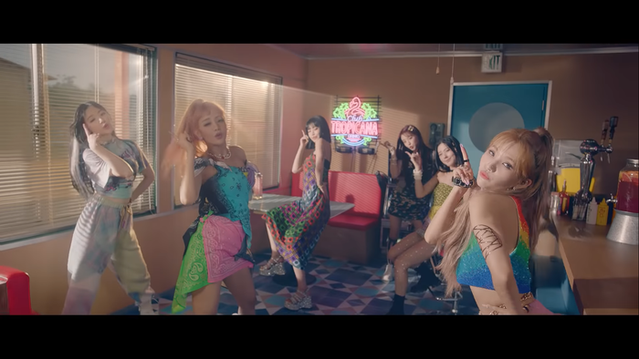 Xem ngay MV 'nóng bỏng tay' DUMDi DUMDi của (G)I-DLE, concept của nhóm nhạc 'tắc kè hoa' chưa bao giờ gây thất vọng Ảnh 9