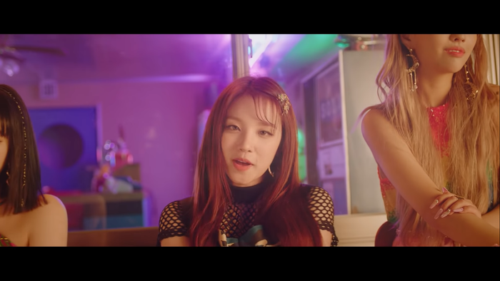 Xem ngay MV 'nóng bỏng tay' DUMDi DUMDi của (G)I-DLE, concept của nhóm nhạc 'tắc kè hoa' chưa bao giờ gây thất vọng Ảnh 12
