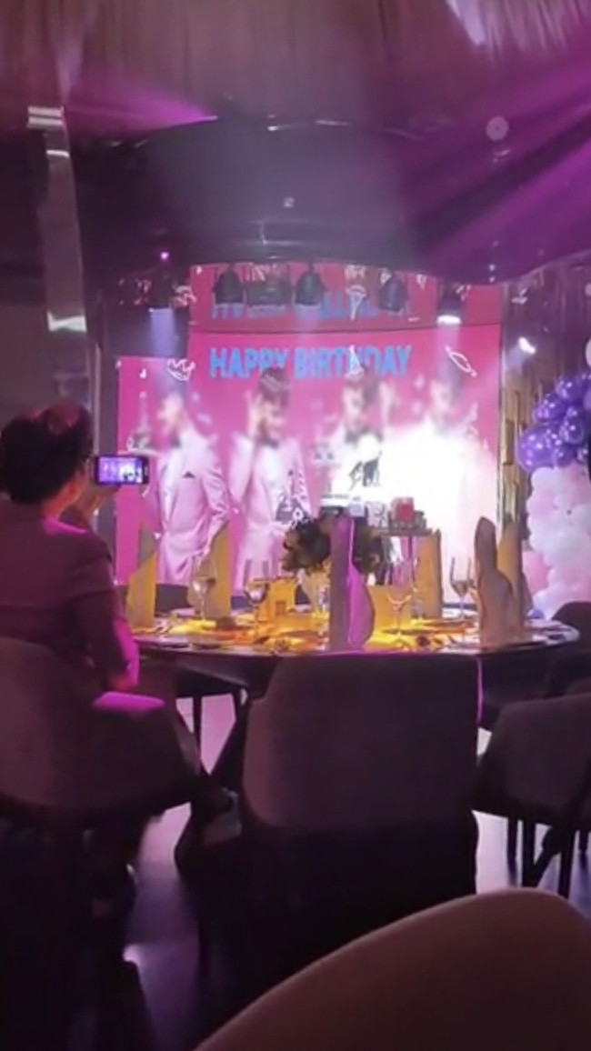 Sân khấu hoành tráng