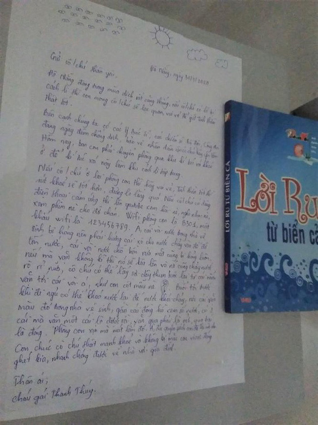 Bức thư kèm theo món quà đặc biệt là một quyển sách mà nữ sinh này để lại