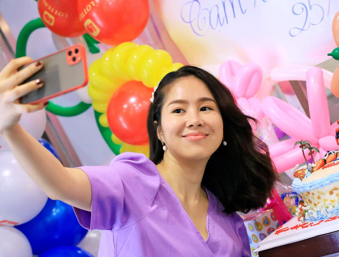 Bên cạnh đó, thần thái đỉnh cao càng giúp nữ diễn viên 'Gạo nếp gạo tẻ' toả sáng hơn bao giờ hết.