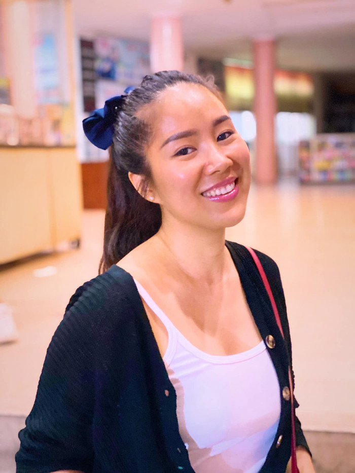 Dù chỉ trang điểm nhẹ nhưng gương mặt của Lê Phương vẫn toát lên vẻ xinh đẹp, trẻ trung