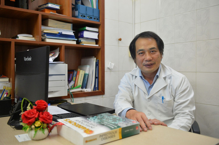 Bác sĩ Nguyễn Trung Cấp, Phó giám đốc Bệnh viện Nhiệt đới Trung ương.