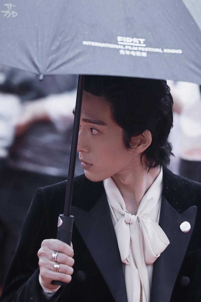 Đẹp rạng ngời dẫu trời có mưa.