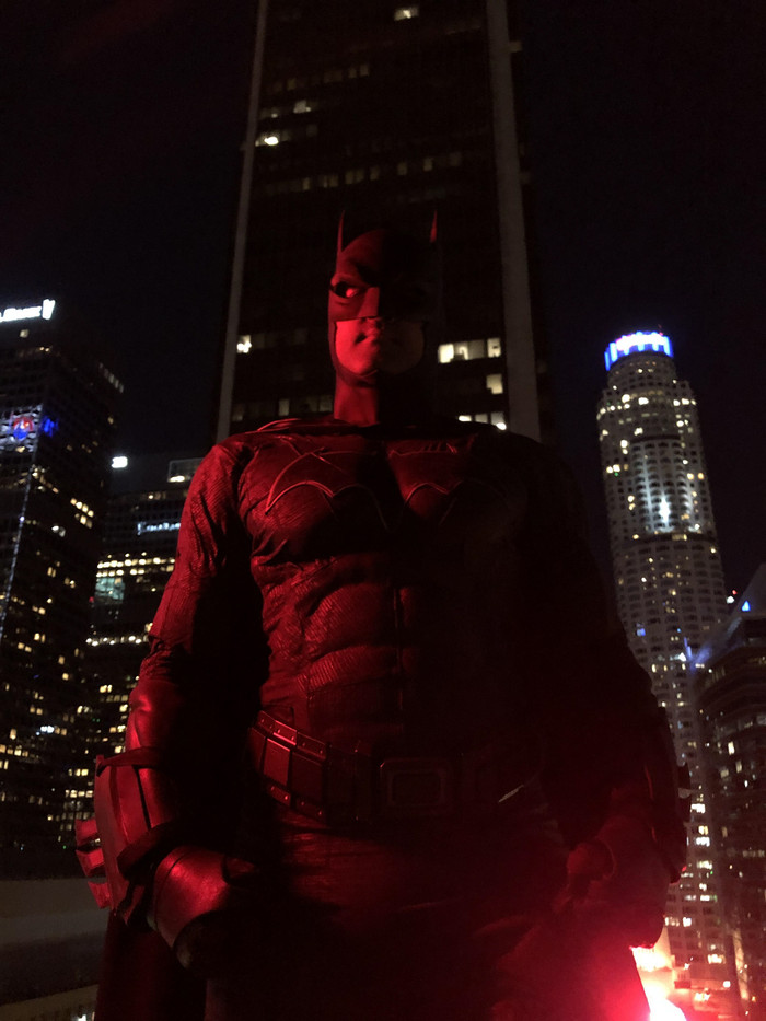 Người mặc bộ đồ này là Saad (saadleup), 1 cosplayer nổi tiếng với sở thích cosplay nhân vật Batman từ năm 2013.