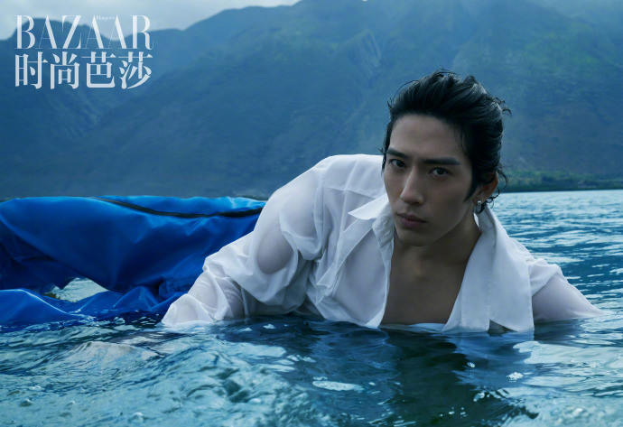 Chỉ nhìn nhau cười, Dịch Dương Thiên Tỉ và Tỉnh Bách Nhiên nắm tay nhau lên hot search Ảnh 4